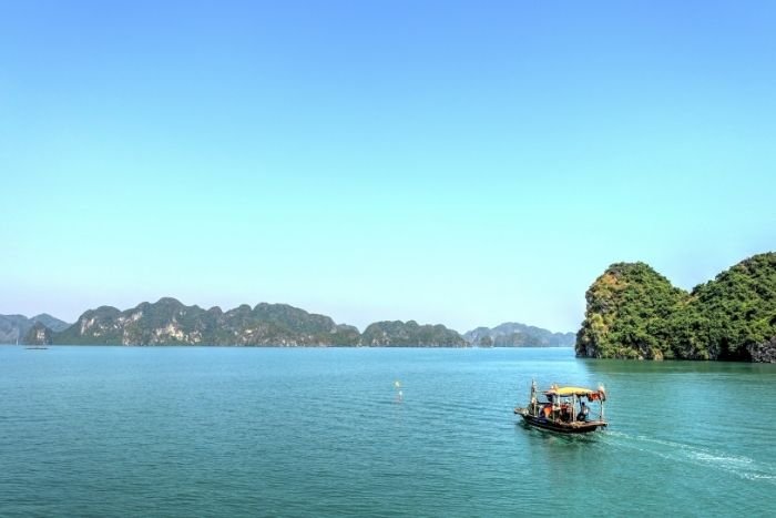 Waking up in the middle of the bay: an unforgettable experience